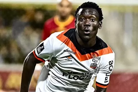 تشيلسي يتصدر السباق لضم "يايا توريه الجديد"